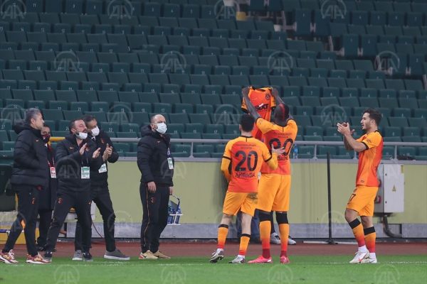 Galatasaray, Konyaspor”a yenildi