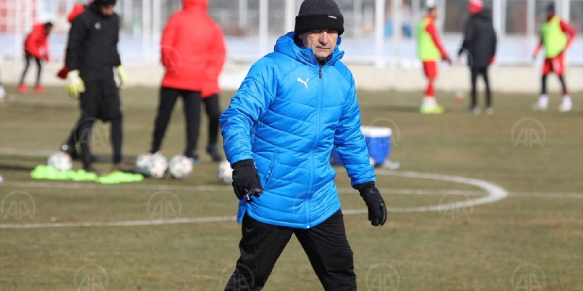 Sivasspor Teknik Direktörü Çalımbay, Fenerbahçe karşısında takımına güveniyor: