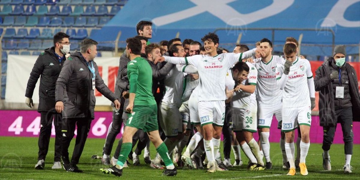 Bursaspor’un gençleri Adana Demirspor’u sahasında yendi : 2-1