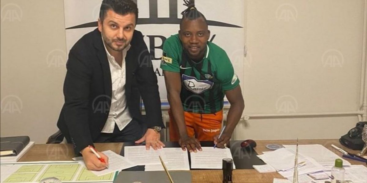 Akhisarspor, 4 futbolcuyla sözleşme imzaladı