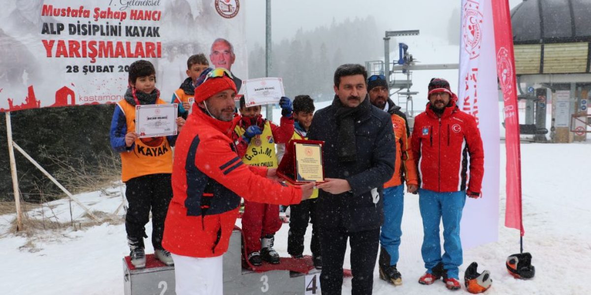Mustafa Şahap Hancı Alp Disiplini Kayak Yarışmaları, Ilgaz Dağı’nda düzenlendi