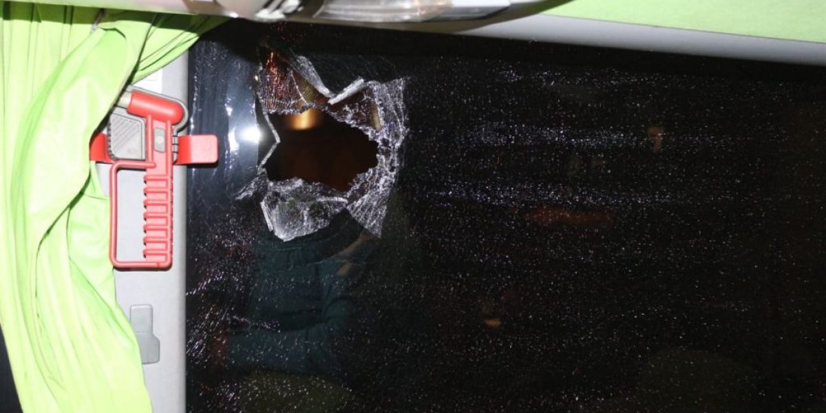 GZT Giresunspor kafilesini taşıyan otobüsün camı taşla kırıldı