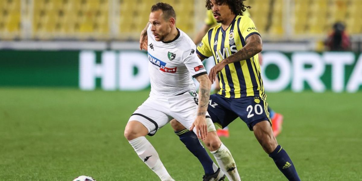 Bir maçı eksik Beşiktaş, haftayı en yakın rakibi Fenerbahçe’nin 2 puan önünde lider kapattı