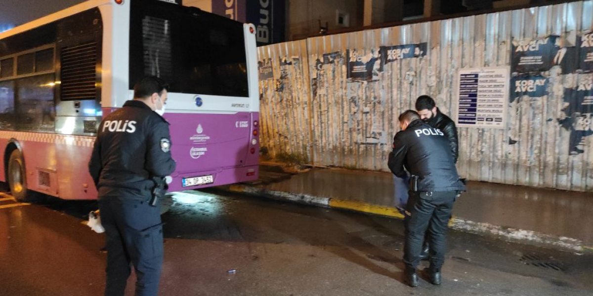 Ataşehir’de aracın çarpması sonucu otobüsün altına sürüklenen kadın hayatını kaybetti