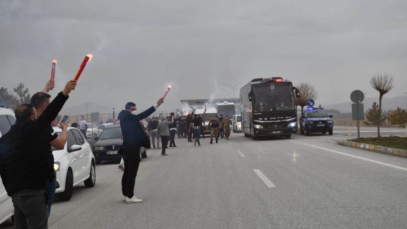 Süper Lig lideri Beşiktaş, Sivas'a geldi
