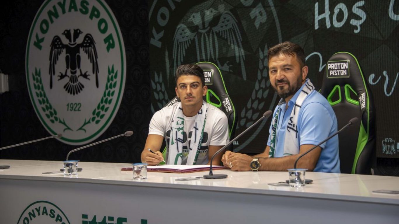 Konyaspor, orta saha oyuncusu Soner Dikmen'i kadrosuna kattı