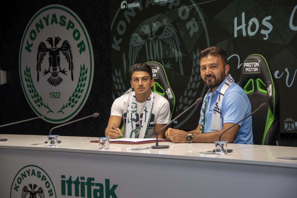 Konyaspor, orta saha oyuncusu Soner Dikmen’i kadrosuna kattı
