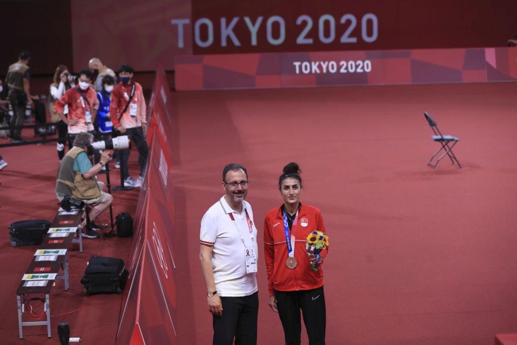 Milli tekvandocu Hatice Kübra, Tokyo 2020’de kazandığı bronz madalyanın mutluluğunu yaşıyor: