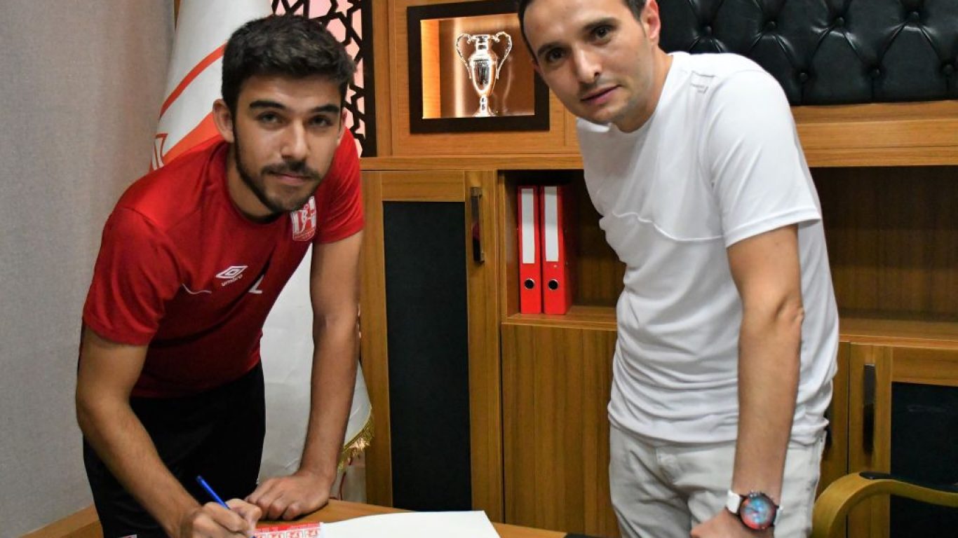 Balıkesirspor, Oğuzhan Çapar ve forvet Roman Bezjak ile sözleşme imzaladı