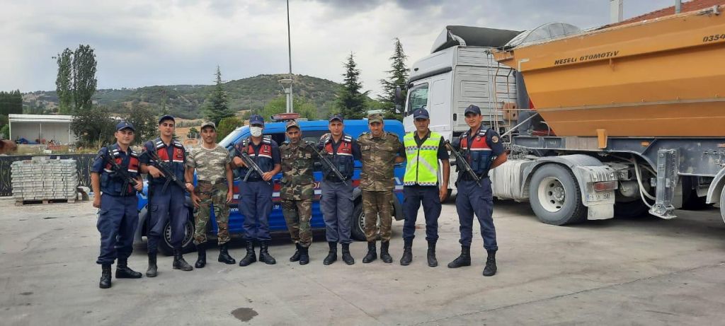 Azerbaycan’dan gelen ekip, yangına müdahaleye başladı