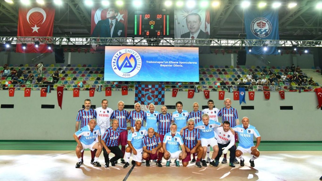 Trabzon'da Özkan Sümer'in anısına düzenlenen "Efsanelerle Yeniden" futbol turnuvası sona erdi