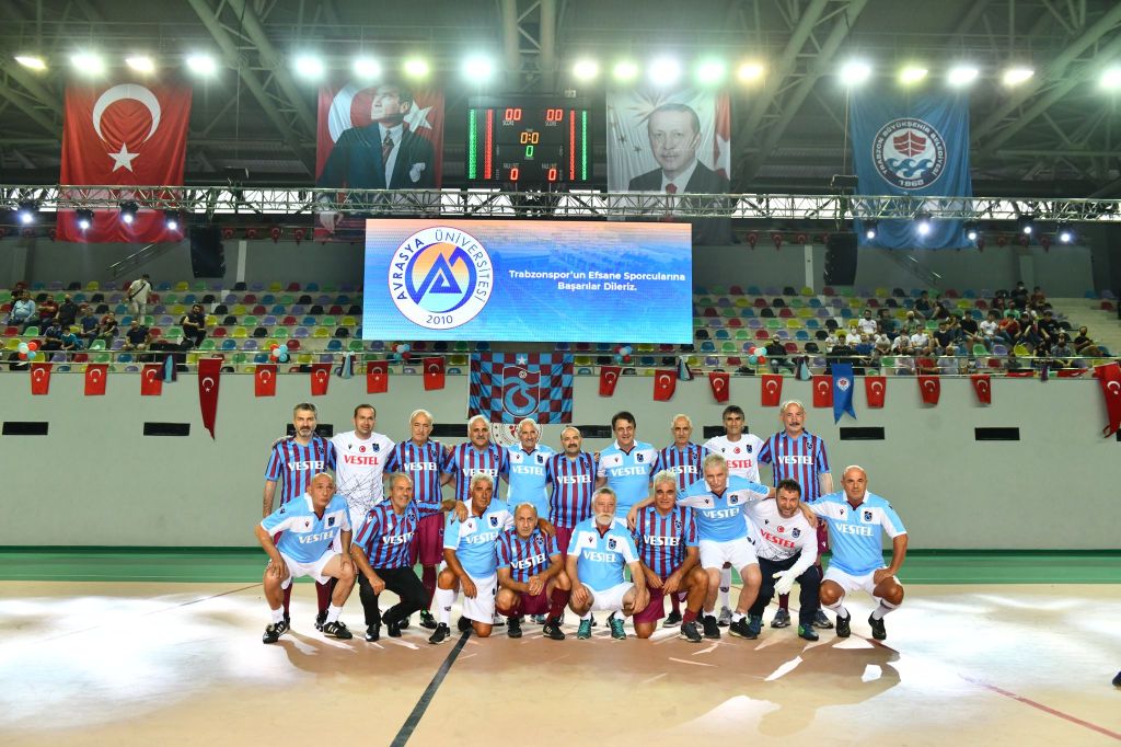 Trabzon’da Özkan Sümer’in anısına düzenlenen “Efsanelerle Yeniden” futbol turnuvası sona erdi