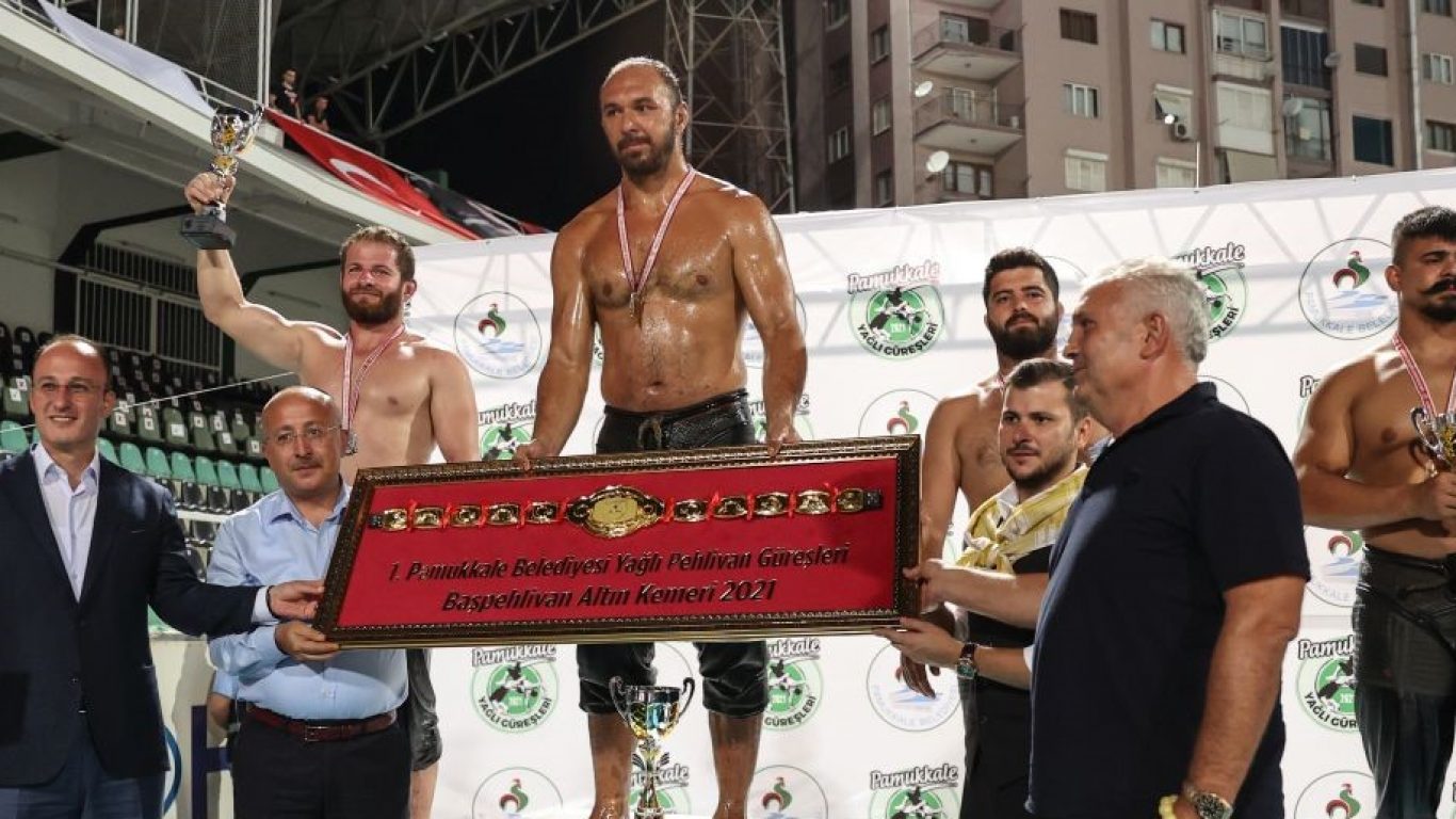 Pamukkale Yağlı Güreşlerinin kazananı Başpehlivan Ali Gürbüz oldu