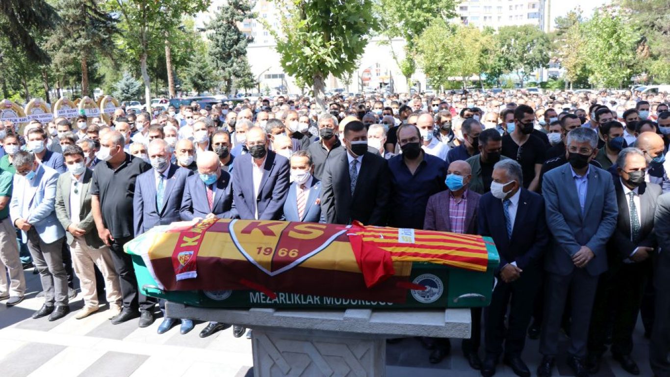 Kayserispor'un vefat eden eski başkanı Recep Mamur toprağa verildi