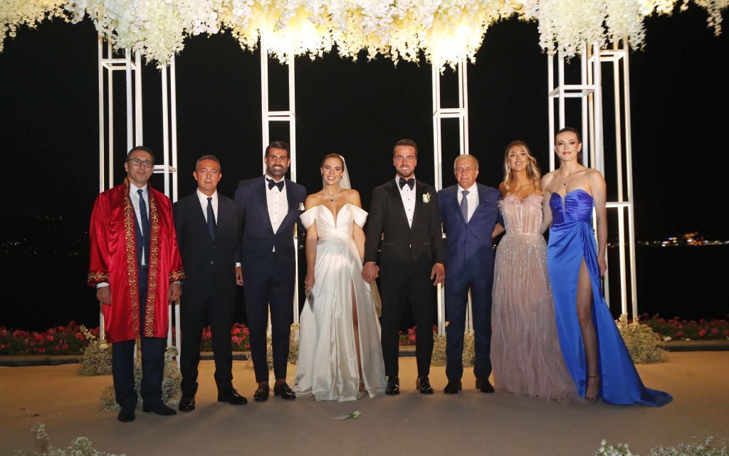 Fenerbahçe Kaptanı Melih Mahmutoğlu, Damla Çakıroğlu ile evlendi