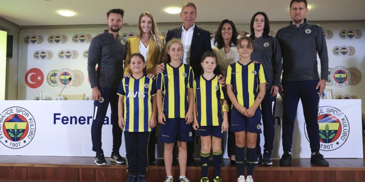 Fenerbahçe’de kadın futbol takımı kuruldu
