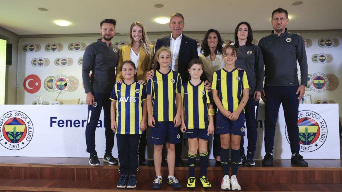 Fenerbahçe'de kadın futbol takımı kuruldu