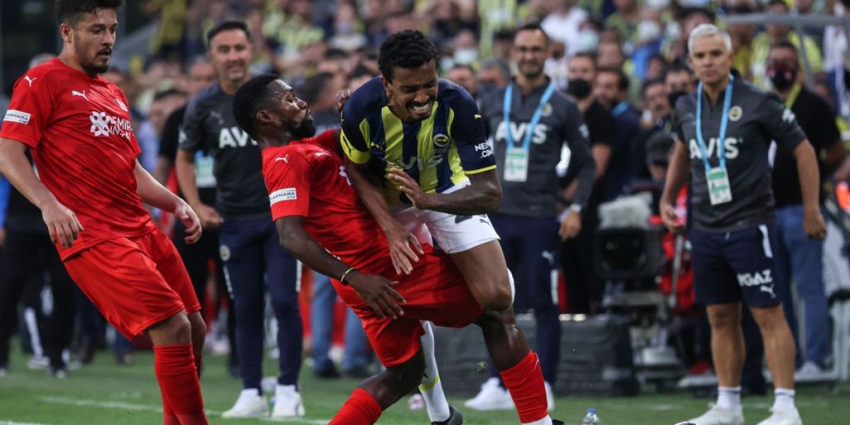 Fenerbahçe, üstünlüğünü koruyamadı