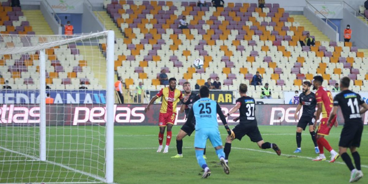 Demir Grup Sivasspor ligde ilk galibiyetini aldı: 1-0