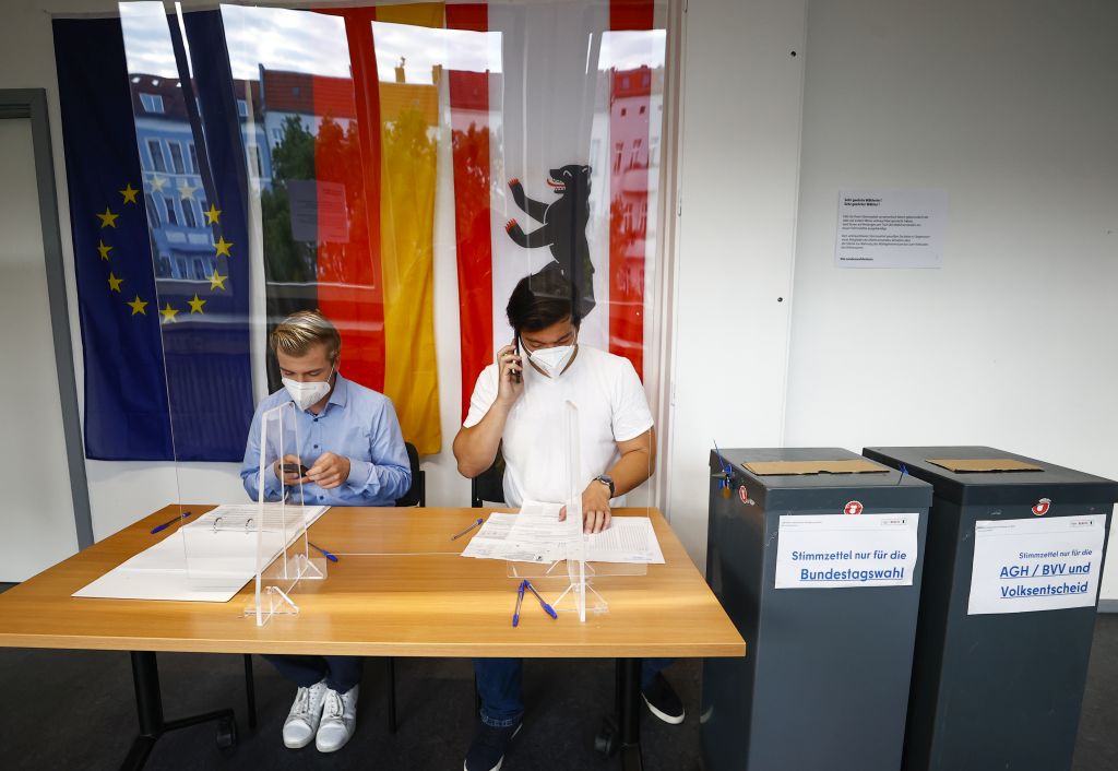 Almanya’da FPD, CDU/CSU ve SPD’nin koalisyon için görüşme tekliflerini kabul etti