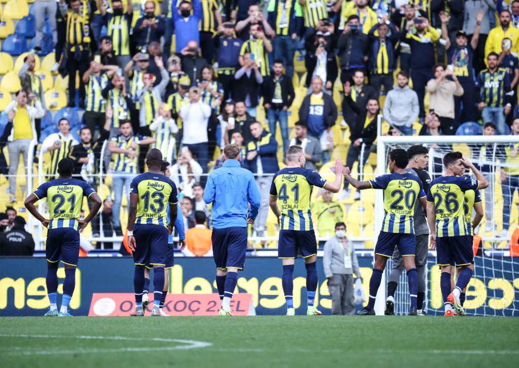 Fenerbahçe liderliğini sürdürdü