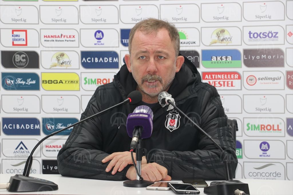PFDK’den Beşiktaş Teknik Direktörü Sergen Yalçın’a bir maç ceza