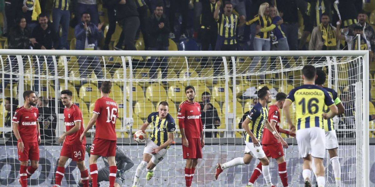 Fenerbahçe, UEFA Avrupa Ligi gruplarındaki üçüncü maçında da galibiyet alamadı