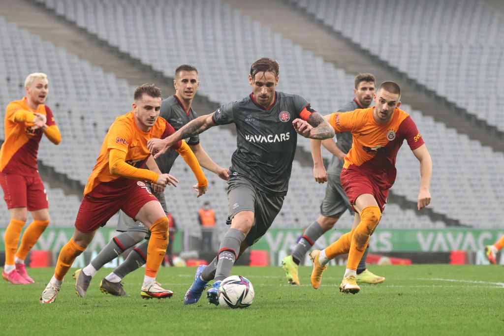 Galatasaray deplasmanda puan kaybetmeye devam ediyor