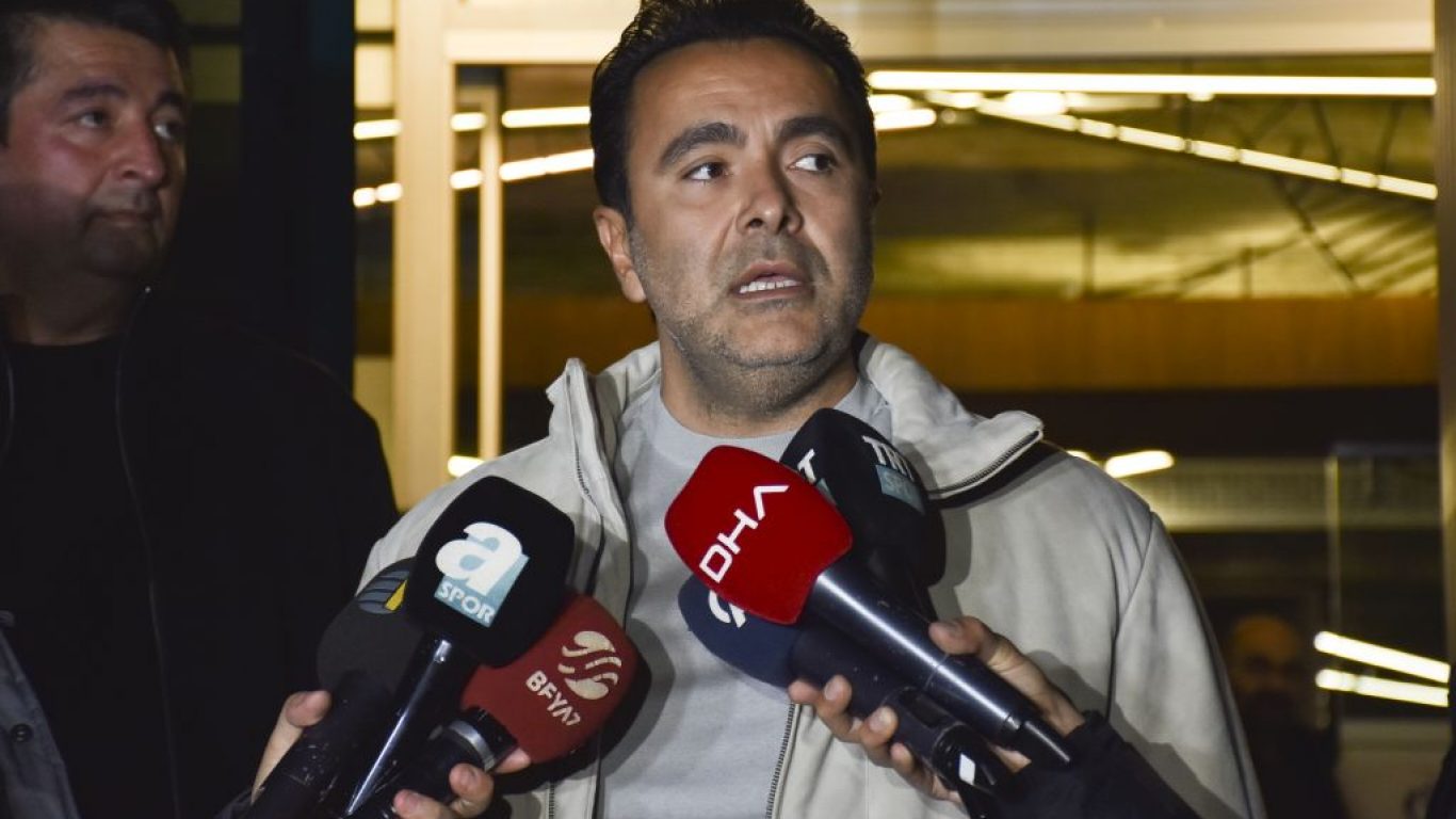 Beşiktaş'ta teknik direktör Sergen Yalçın görevine devam ediyor