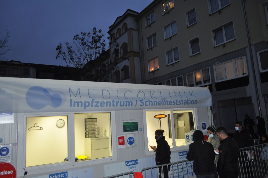 Hamburg’da ”MEDİCO KLİNİK” test merkezine gidenler aşı olmaya devam ediyor!