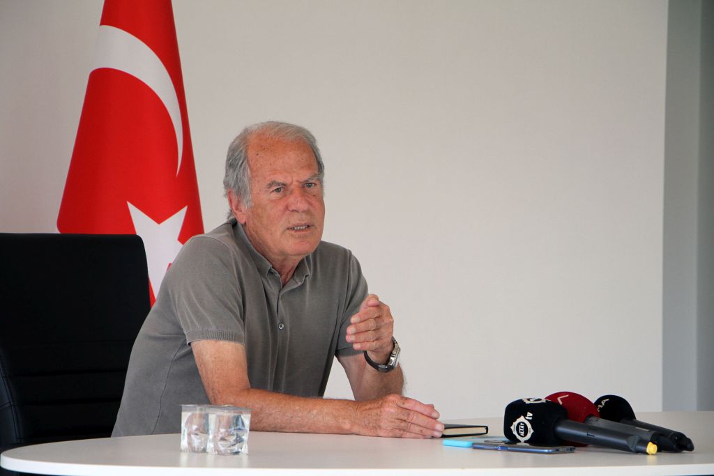 Altay’da teknik direktör Mustafa Denizli görevinden ayrıldı
