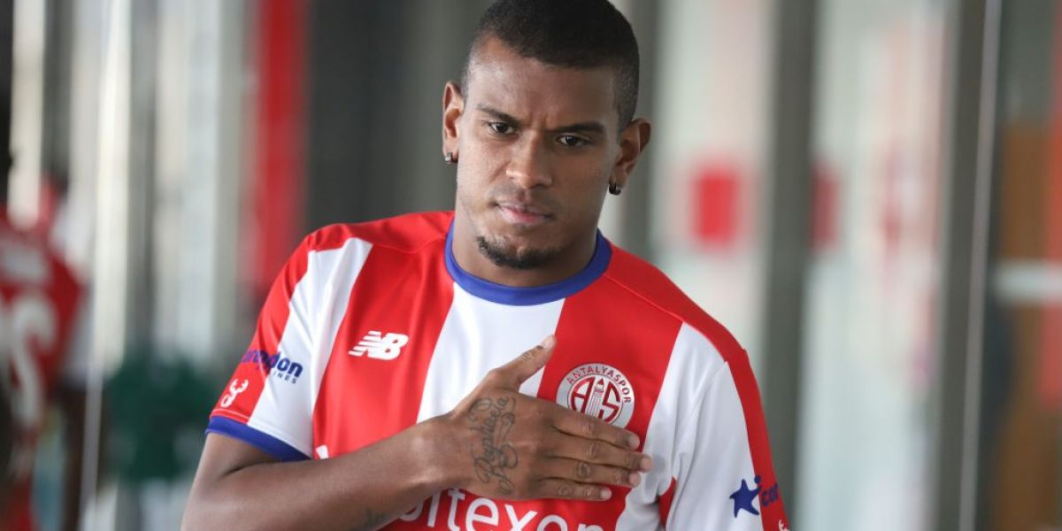 Antalyaspor, Brezilyalı futbolcu Fernando Lucas Martins’i kadrosuna kattı