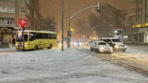 Gaziantep kent merkezinde kar yağışı etkili oluyor