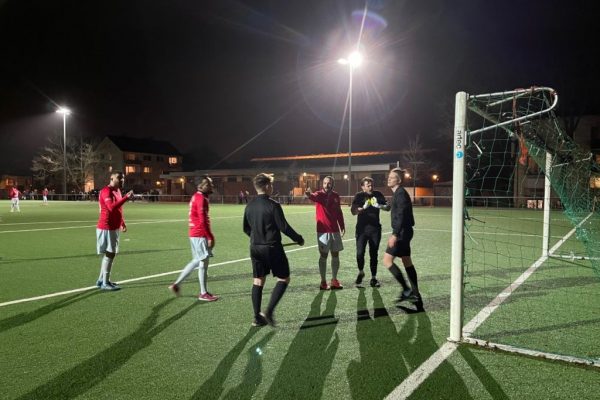 Şimşekler yırtık kale ağıyla kaybetti