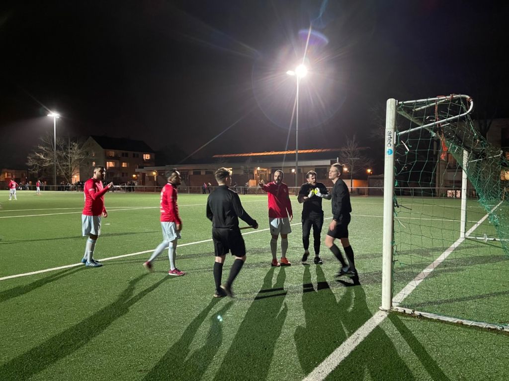 Şimşekler yırtık kale ağıyla kaybetti