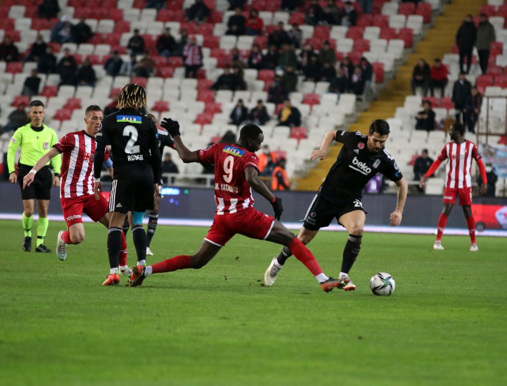 Demir Grup Sivasspor - Beşiktaş Beşiktaş, Sivasspor’u 3 golle mağlup etti