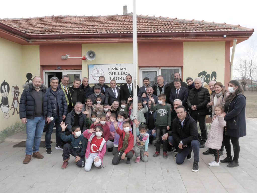 Fenerbahçe Erzincan ve Hamburg Derneği ‘Çocuklarımız Üşümesin’ Projesi’ni gerçekleştirdi