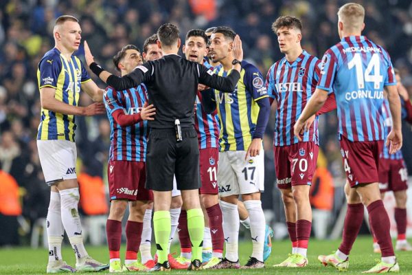 Kadıköy ”VAR” ‘la bile düşmedi