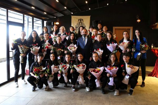 Sivasspor Kadın Futbol Takımı, Kadınlar Günü’nü kutladı