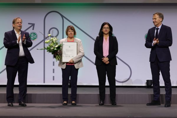 DFB-Bundestag ernennt Hannelore Ratzeburg zum Ehrenmitglied