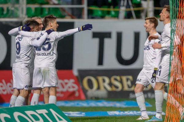 Fenerbahçe, Alanya’da farklı kazandı