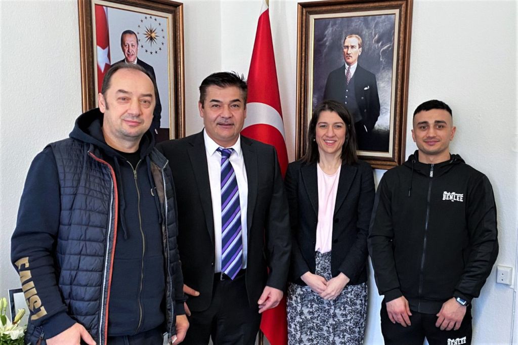 EC BOXİNG’DEN BAŞKONSOLOSA ZİYARET