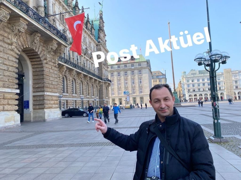 Hamburg Rathaus’a Türk bayrağı asıldı