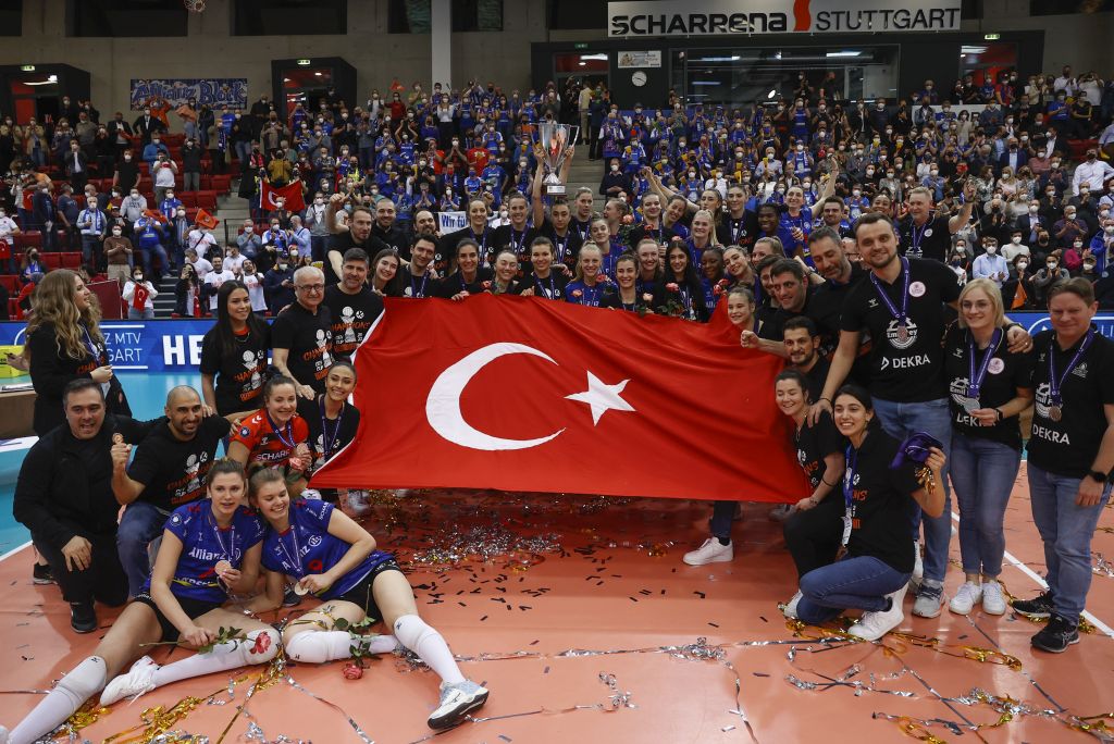 Eczacıbaşı Dynavit CEV Kupası şampiyonluğunu kutladı