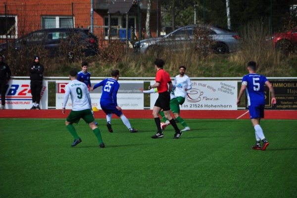 Ukrainischer FIFA-Schiedsrichter pfeift in Hamburg