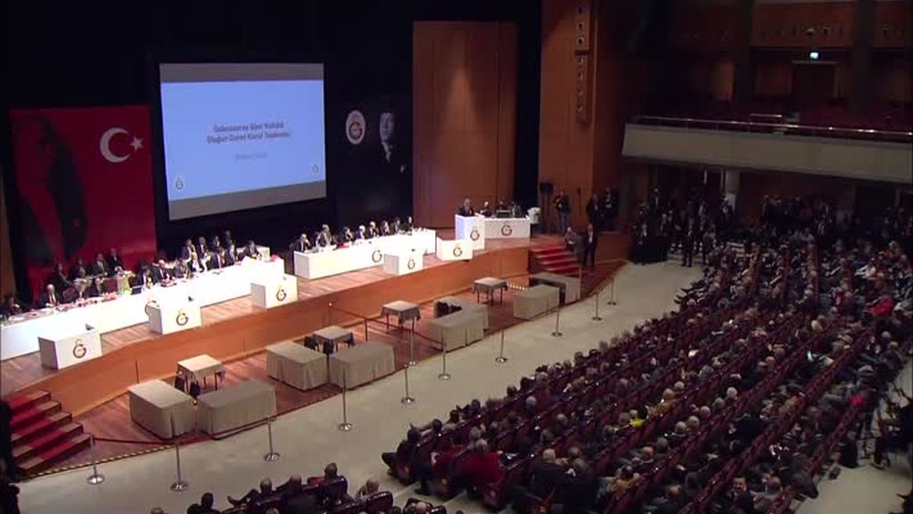 Galatasaray Kulübünde Burak Elmas yönetimi idari yönden ibra edilmedi. Galatasaray seçime gidiyor