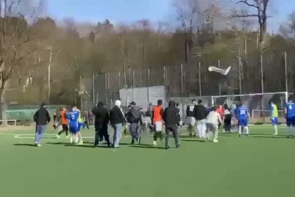 Bergedorf’da kırmızı kart sonrası saha karıştı