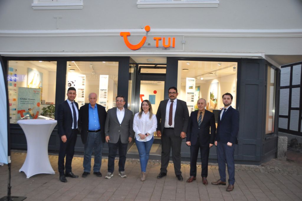 futbolexpress_19728_2022_03_26 00_35_57 ”TUI Traumurlaub” Nienburg’da düzenlenen sade törenle resmi olarak açıldı!