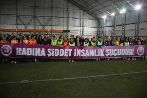 Yüksekova’da kadına yönelik şiddete dikkat çekmek için futbol turnuvası yapıldı