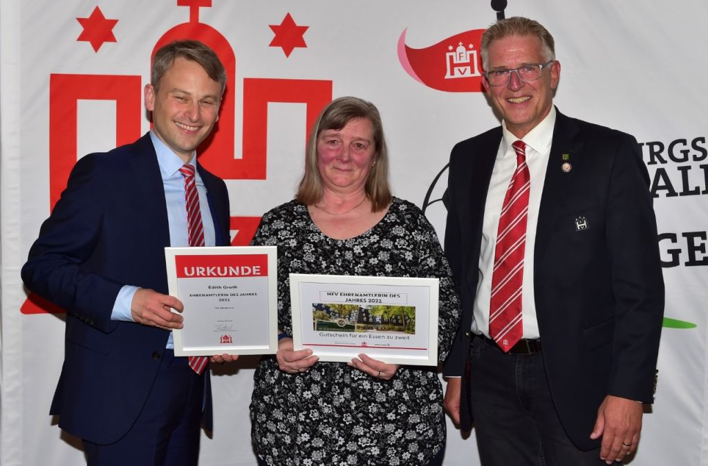 futbolexpress_19866_ HFV ehrt Ehrenamtlerin des Jahres 2021